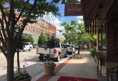 Street view of Roanoke, IN downtown